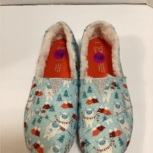 Toms Yeti Print Slip-On Shoes- Light Blue, faux fur lining, NWOT, W8.5